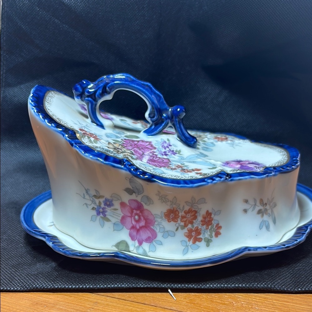 Vintage Floral Ceramic Butter Dish with Blue Accents eat 1828